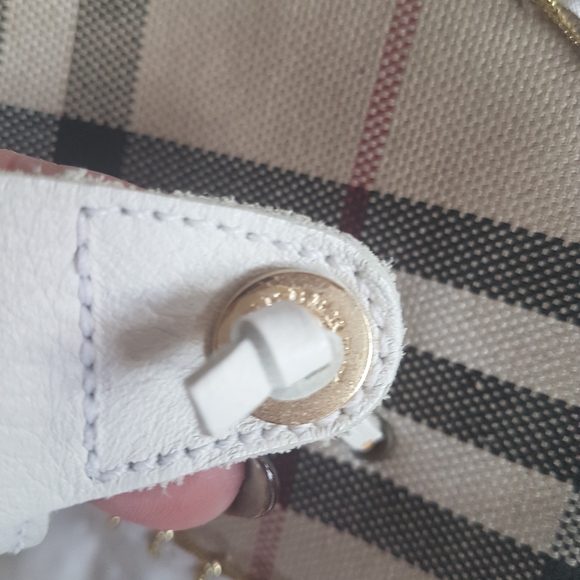 Authentic Burberry Shoes sized 41 - Picture 4 of 8